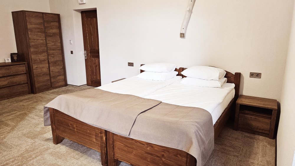 Просторий Стандарт номер у СПА комплексі / Осоння Карпати Номер Стандарт у СПА корпусі