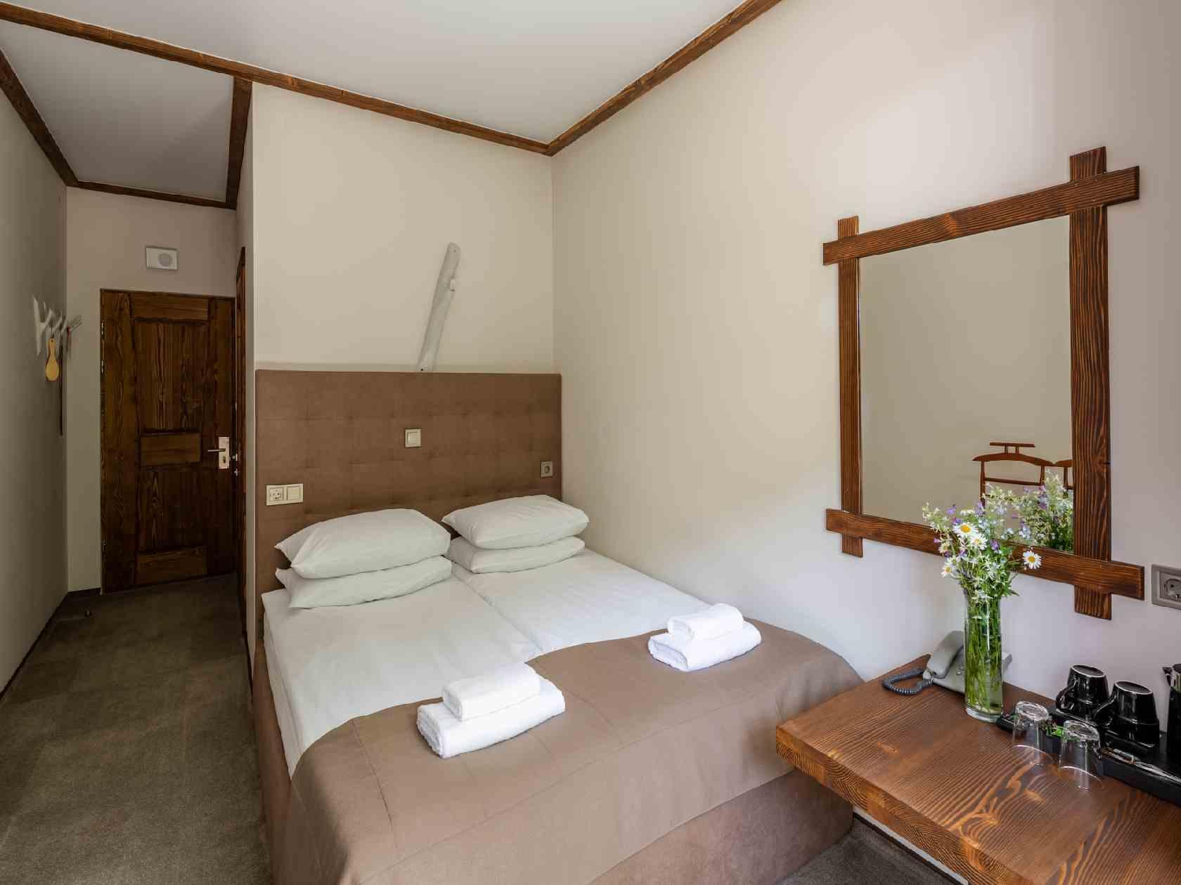 Готельний номер Економ у СПА комплексі в Карпатах / Осоння Номер Економ у СПА корпусі