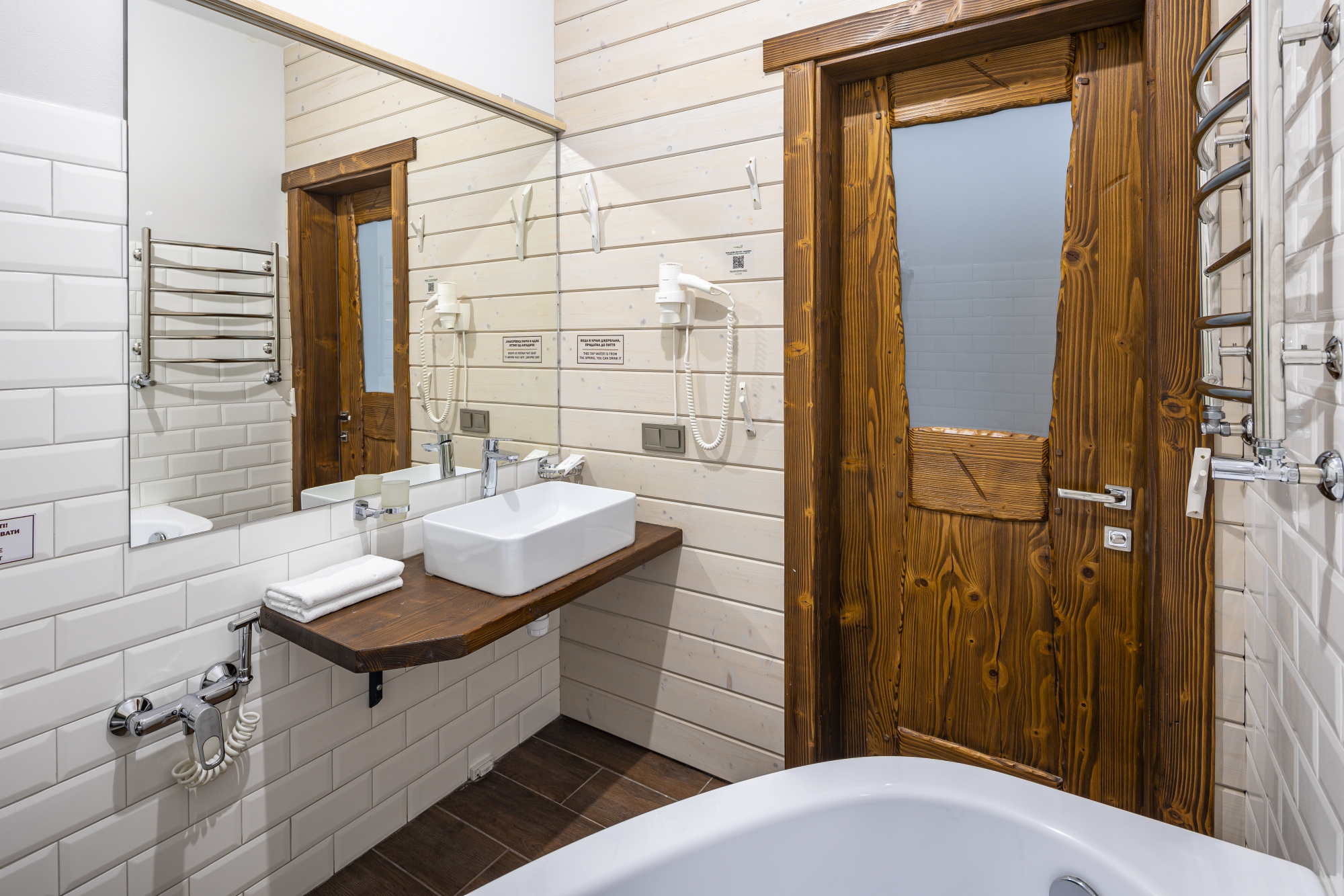 Просторий півлюкс номер у СПА комплексі / Осоння Карпати Номер Півлюкс у СПА корпусі